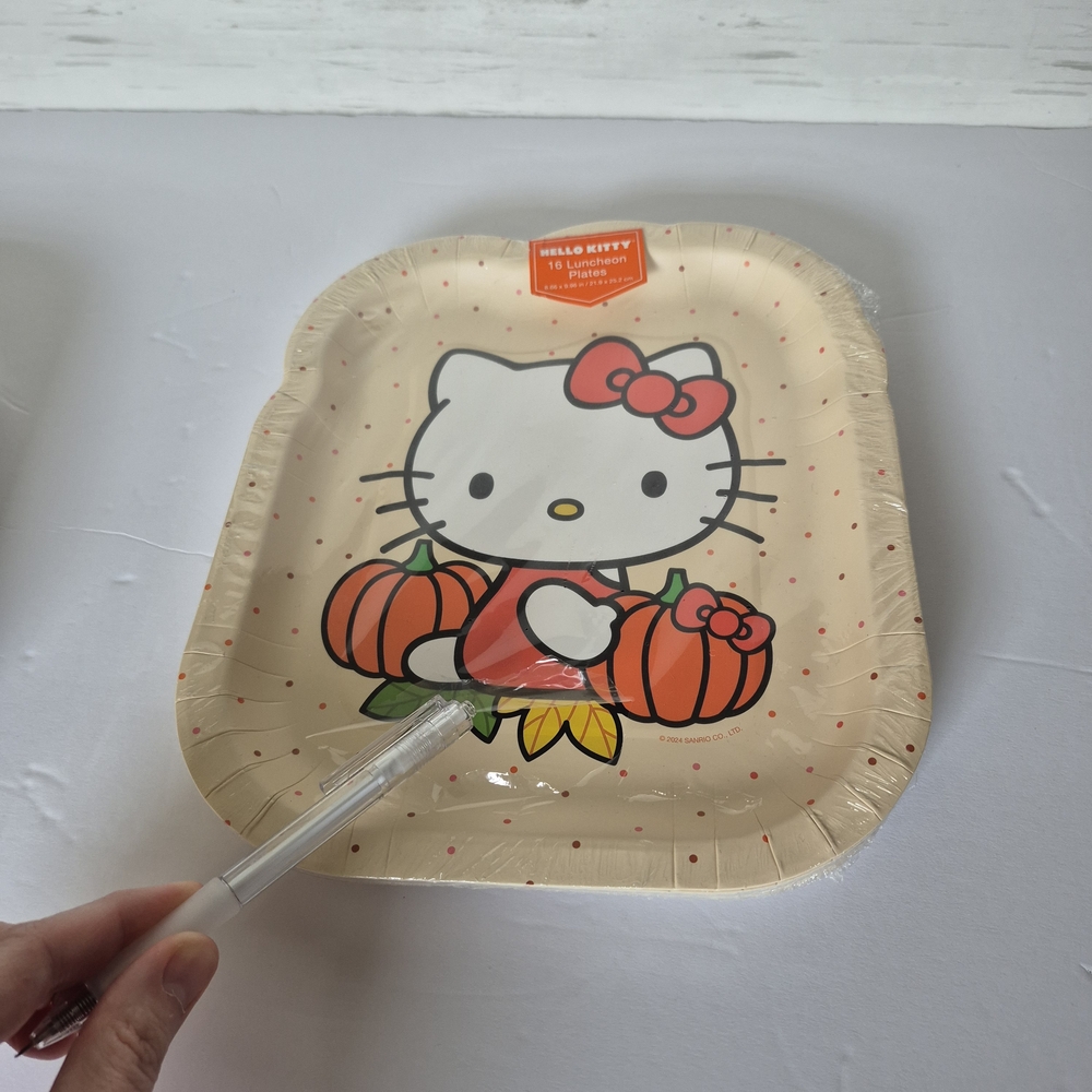 Hello Kitty Paper Luncheon Plates with Pumpkins! New! - Picture 3 of 4